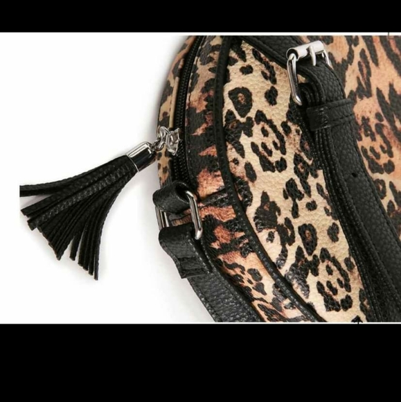 Canteen Crossbody Vegan Leather Leopard Print Bag - Picture 4 of 6